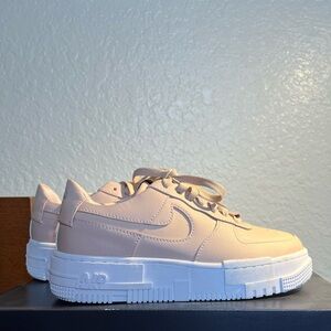 Women’s Air Force 1 Pixel (W AF1 PIXEL)- 6.5